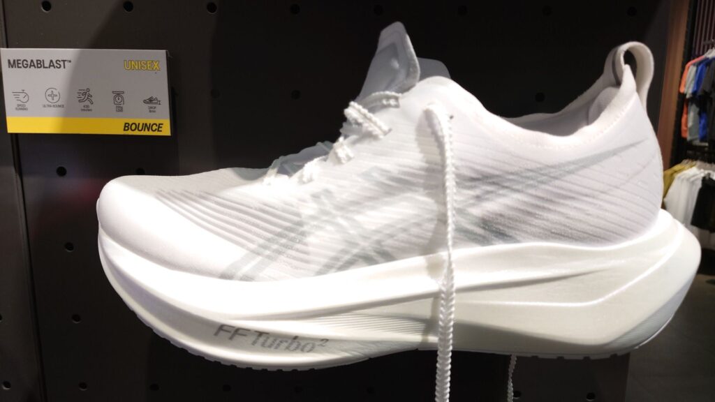 ASICS MEGABLAST メガブラスト27.5　ランニングシューズ Asics】メガブラスト レビュー│新素材のFF Turbo Squareは硬め